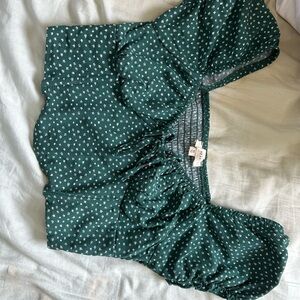 green going out top, cropped